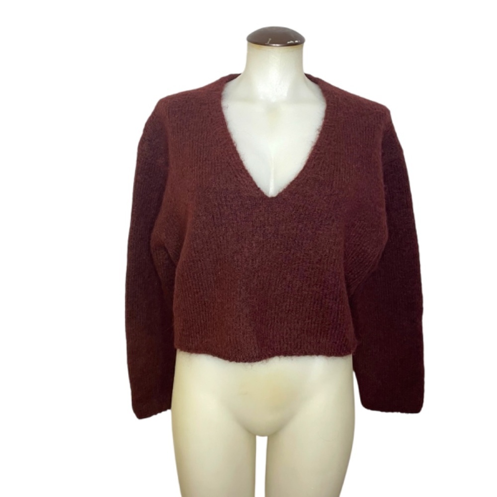 NWT Burgundy Boxy V Neck Sweater 🤍